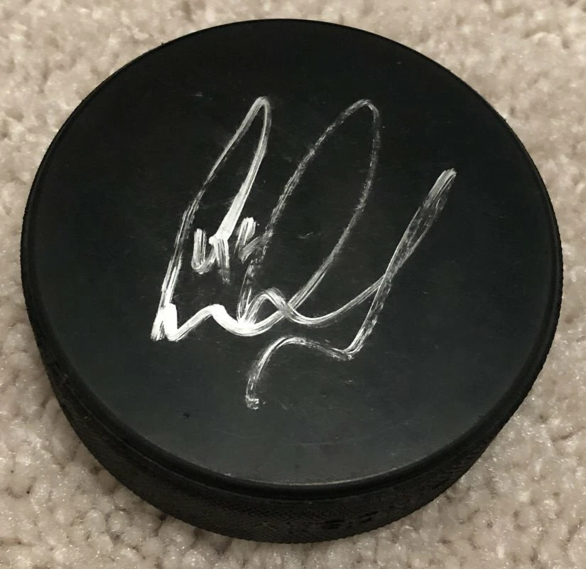 LEO KOMAROV NEW YORK ISLANDERS MAPLE LEAFS SIGNED AUTOGRAPH PUCK B w/PROOF