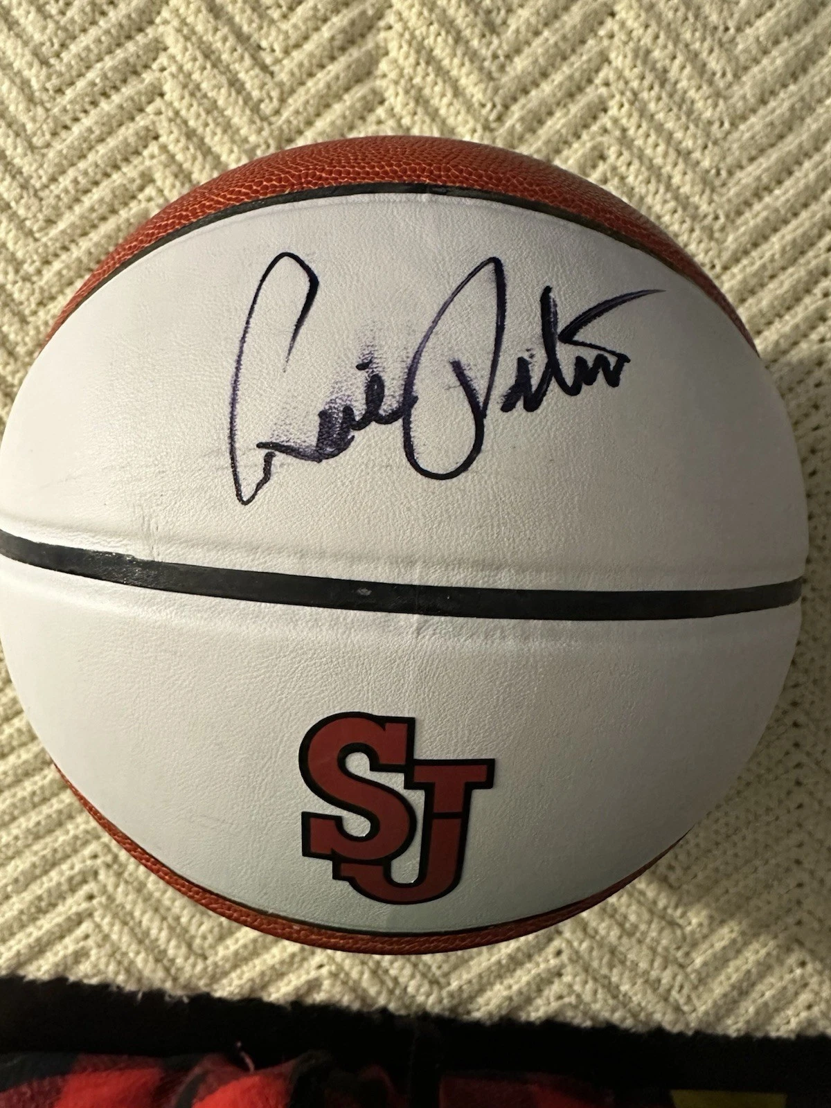 Rick Pitino Signed NCAA Basketball 29.5 Smearing See Pics St John's Red Storm