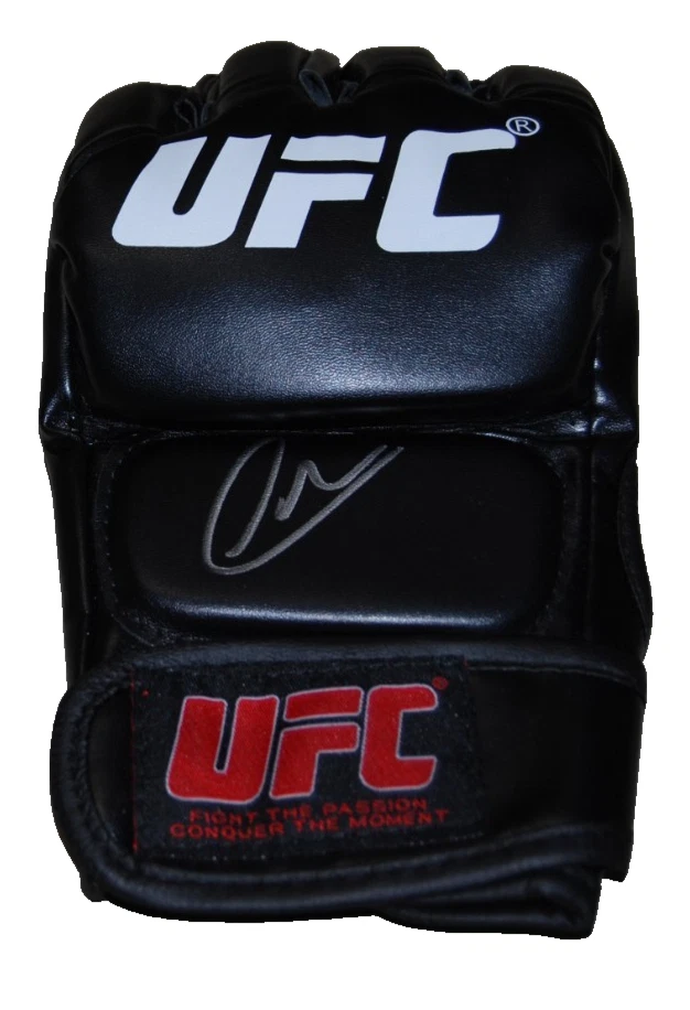 LERONE MURPHY signed (UFC) MMA autographed Fighting glove BECKETT BAS BT56295