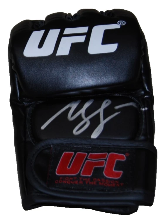 KHAMZAT CHIMAEV signed (UFC MMA autographed Fighting glove BECKETT BAS BT56319