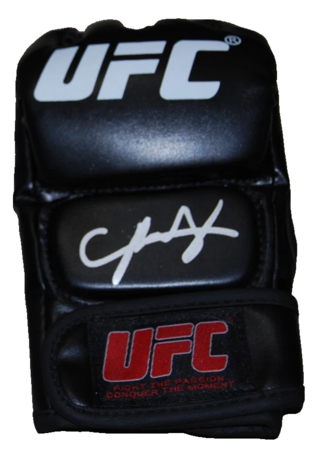 CARLOS PRATES signed (UFC) MMA autographed Fighting glove BECKETT BAS BT56273