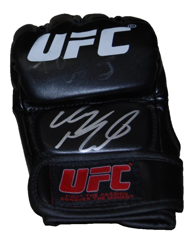 CLAY GUIDA signed (UFC) MMA autographed Fighting glove BECKETT BAS BT56332