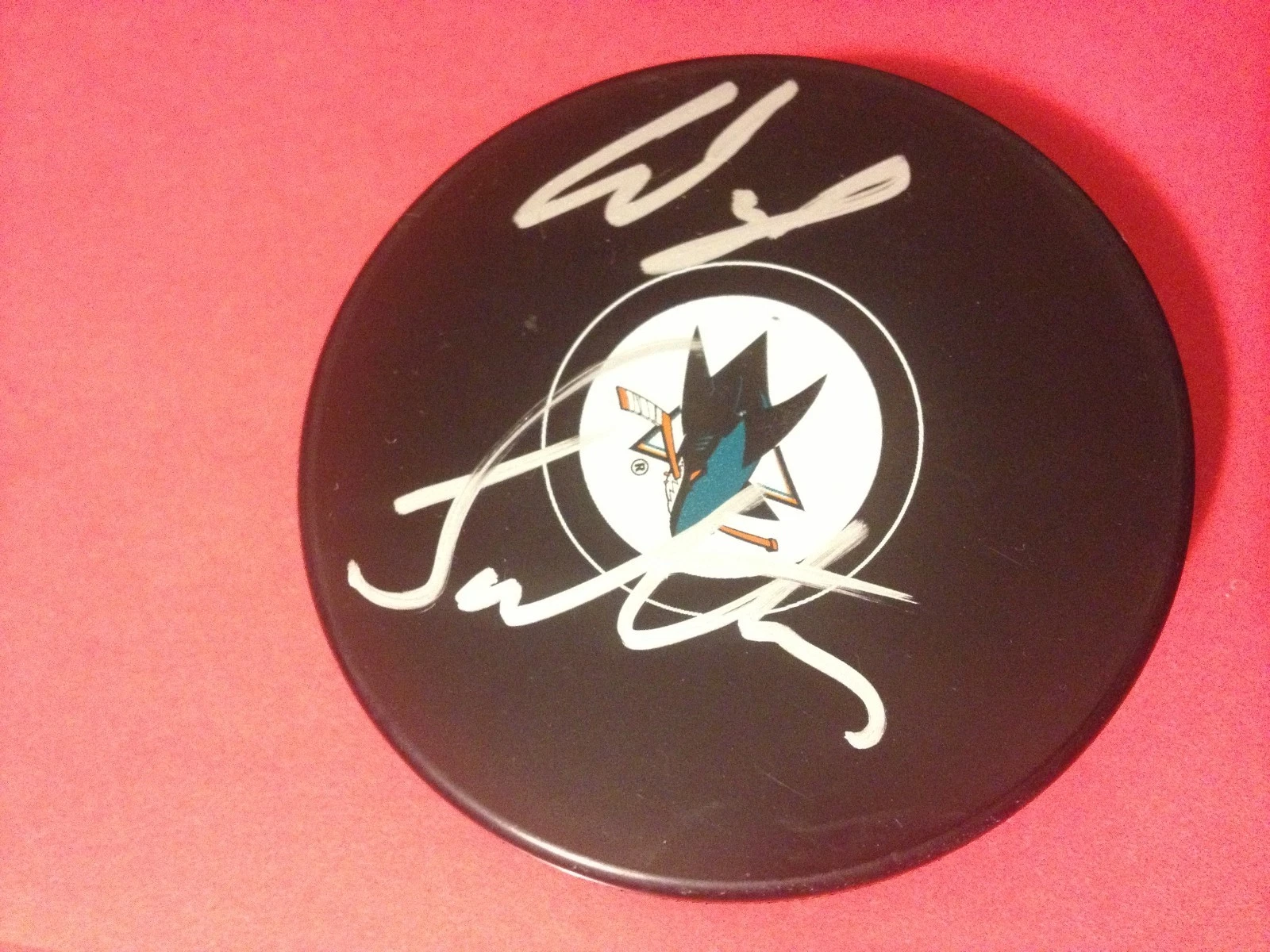 Darryl Sutter Kings Sharks Signed Puck w/ Holder Auto