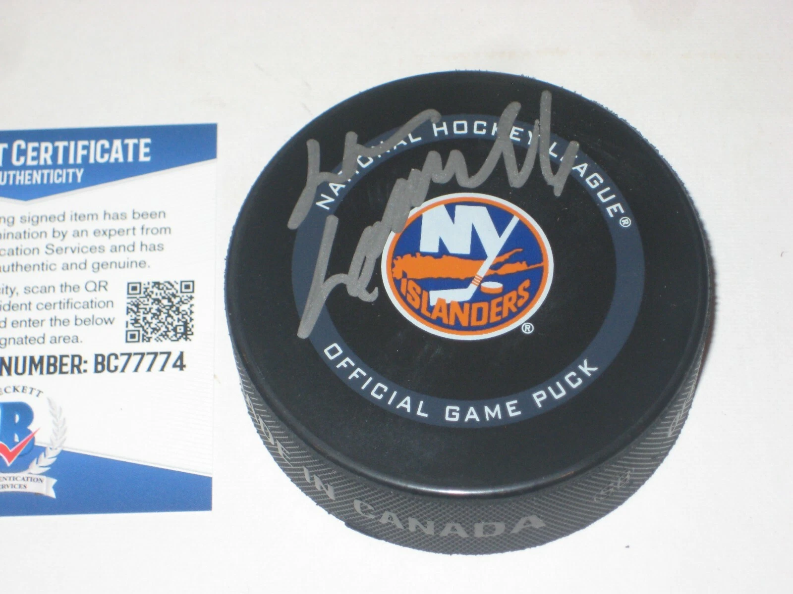 LOU LAMORIELLO Signed New York ISLANDERS Official GAME Puck w/ Beckett COA