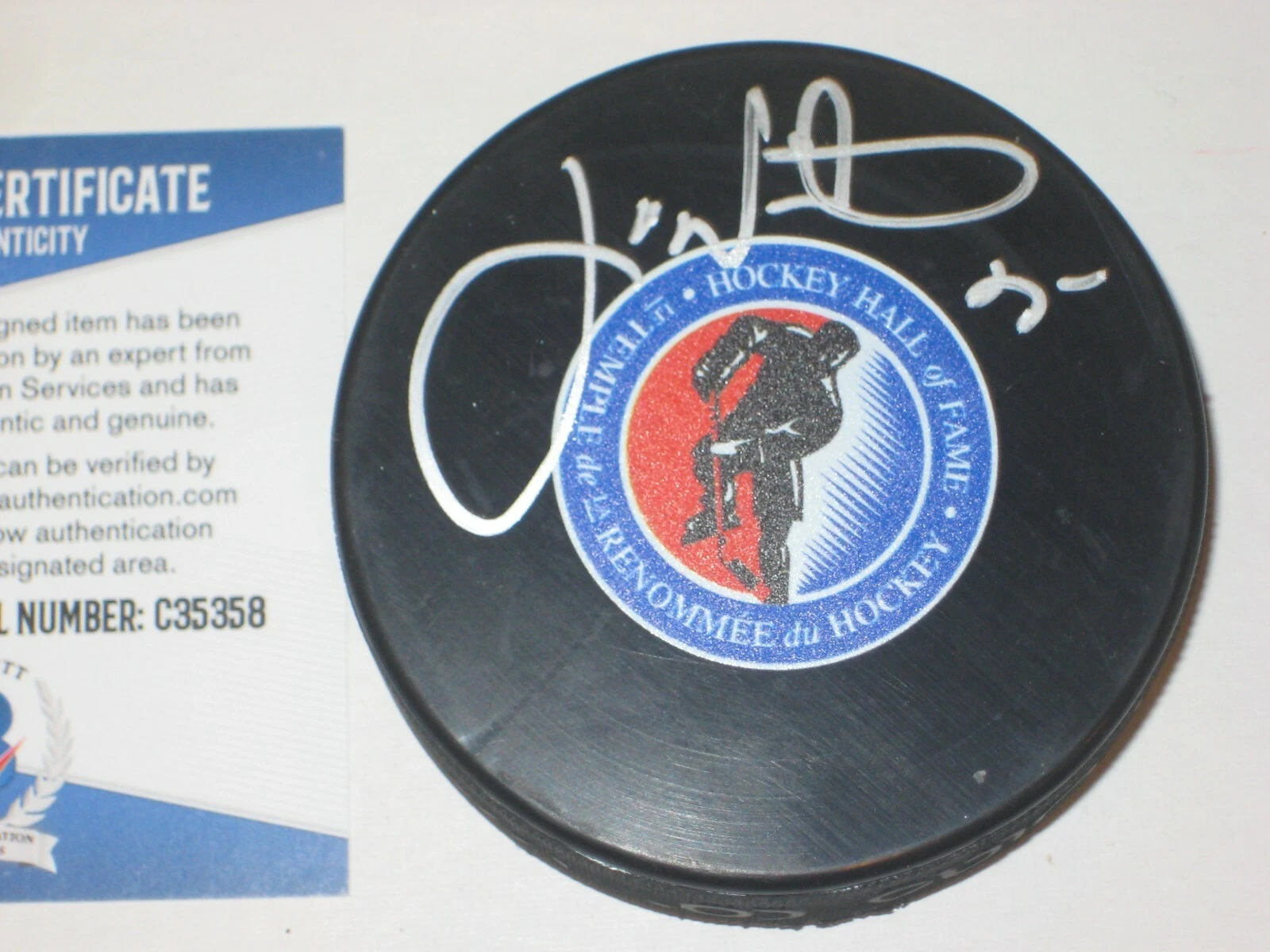 JOE NIEUWENDKYK (Dallas Stars) Signed HALL OF FAME Puck w/ Beckett COA (BAS)