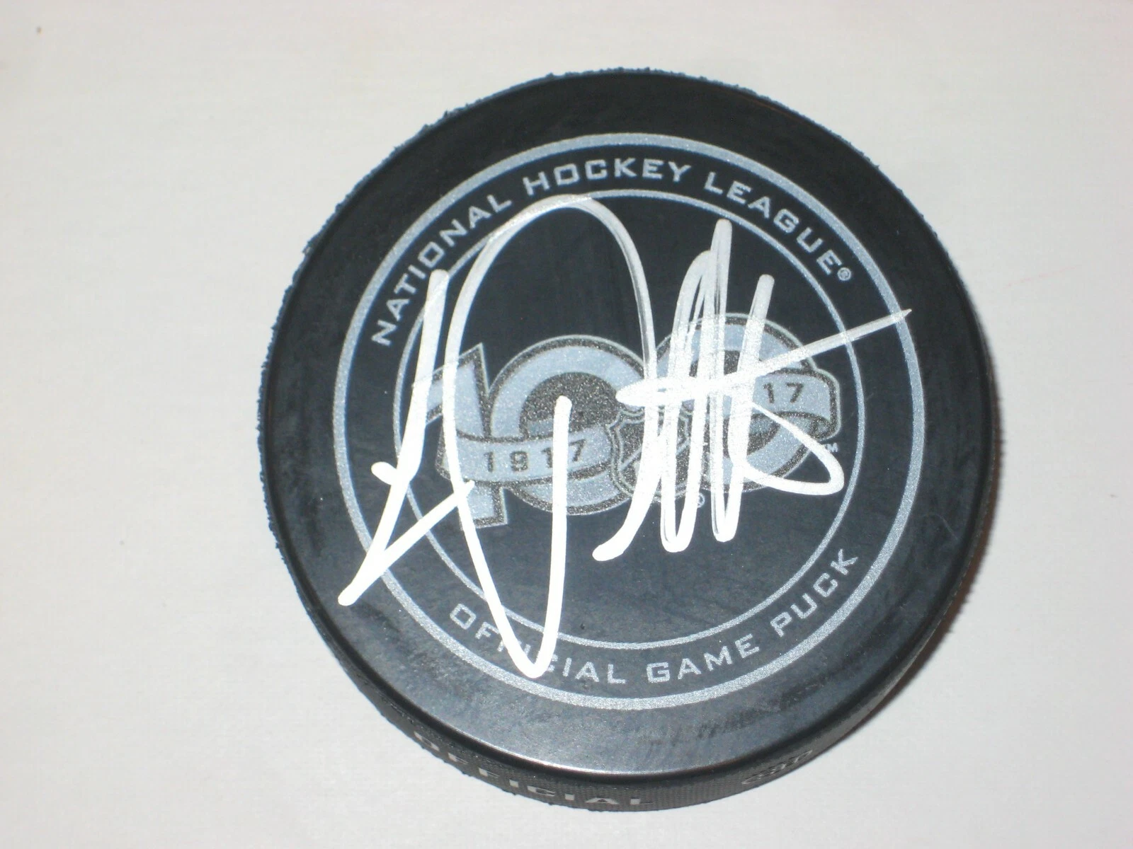 LUC ROBITAILLE (Kings) Signed NHL 100th Official GAME Puck - Beckett Authentic