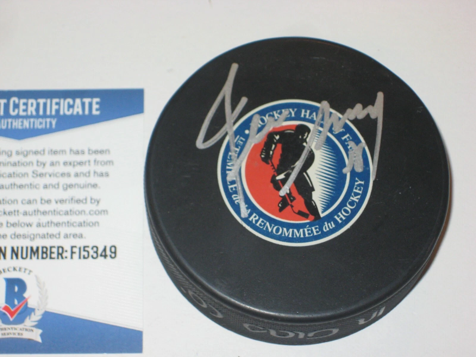 DENIS SAVARD (Blackhawks) Signed HALL OF FAME Puck w/ Beckett COA