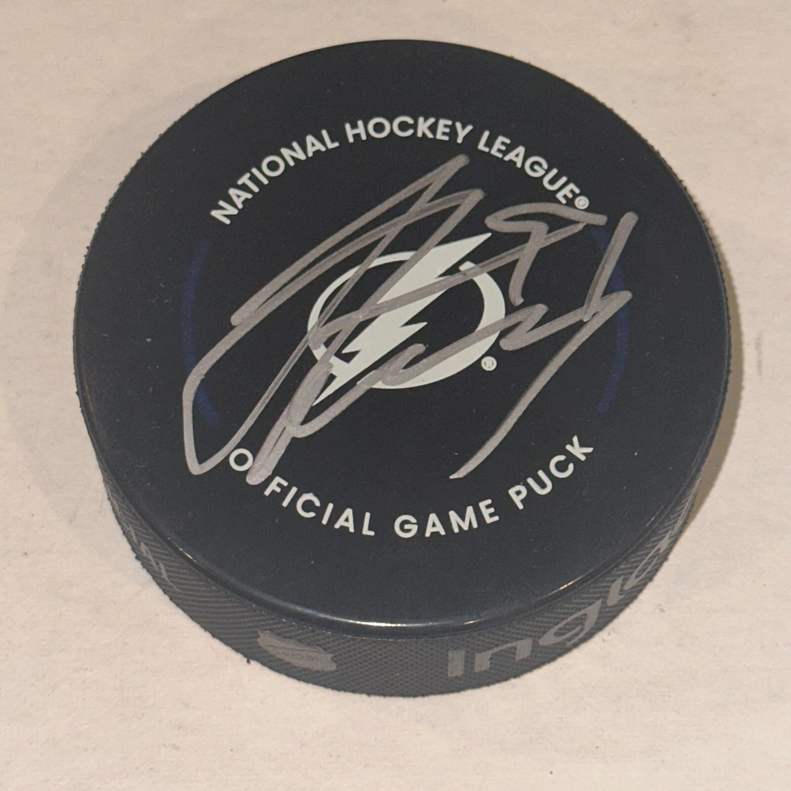 STEVEN STAMKOS Signed Official Tampa Bay LIGHTNING GAME Puck Beckett
