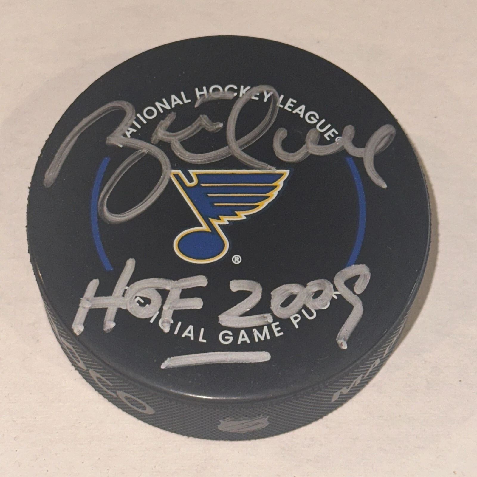 BRETT HULL Signed St. Louis BLUES Official GAME Puck Beckett (BAS) w/ HOF Insc