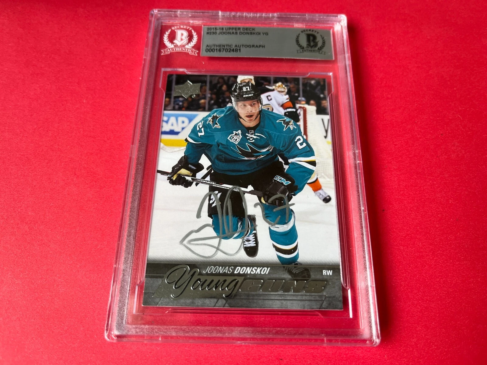 Joonas Donskoi 2015-16 UD Young Guns Rookie Card Signed Auto Beckett SLABBED BAS