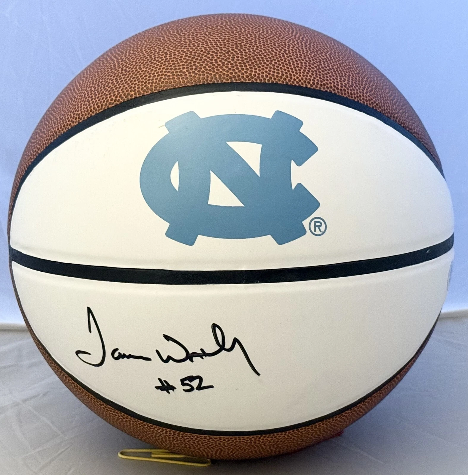 James Worthy signed F/S North Carolina Tar Heels Logo Basketball Beckett Witness