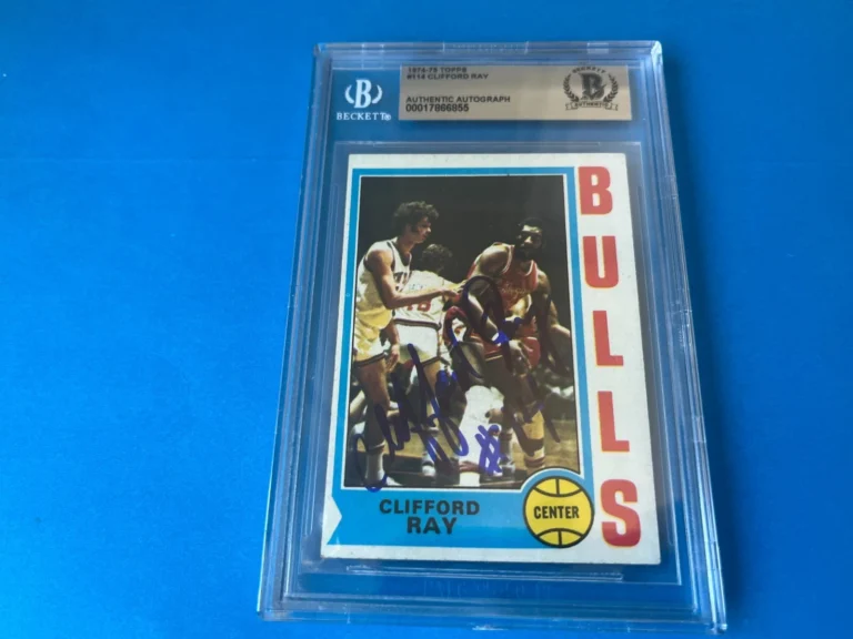 Clifford Ray Bulls 1974-75 Topps NBA Card Signed Auto BAS Slabbed