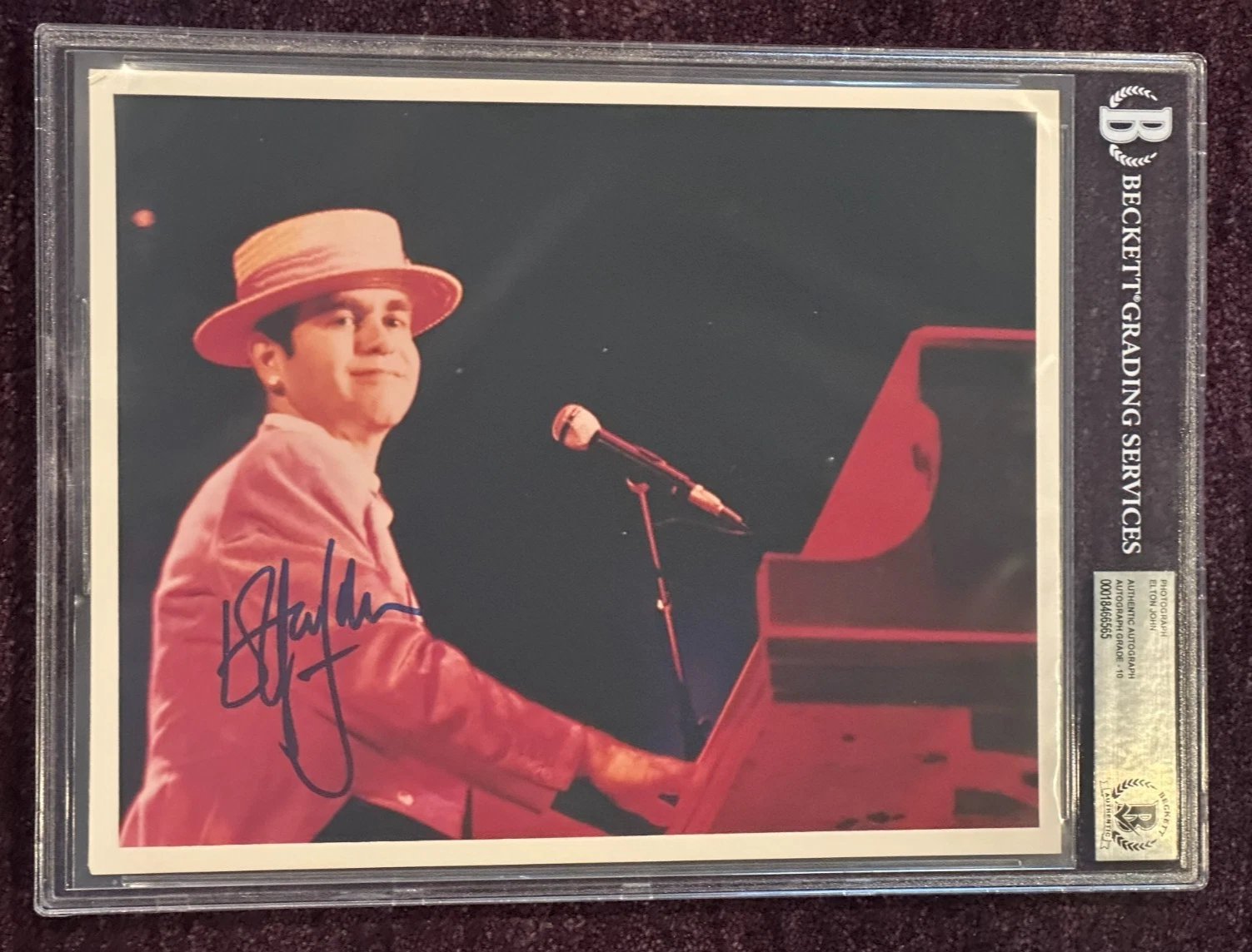 ELTON JOHN Signed CONCERT 8 X 10 PHOTO Beckett Encapsulated AUTO 10