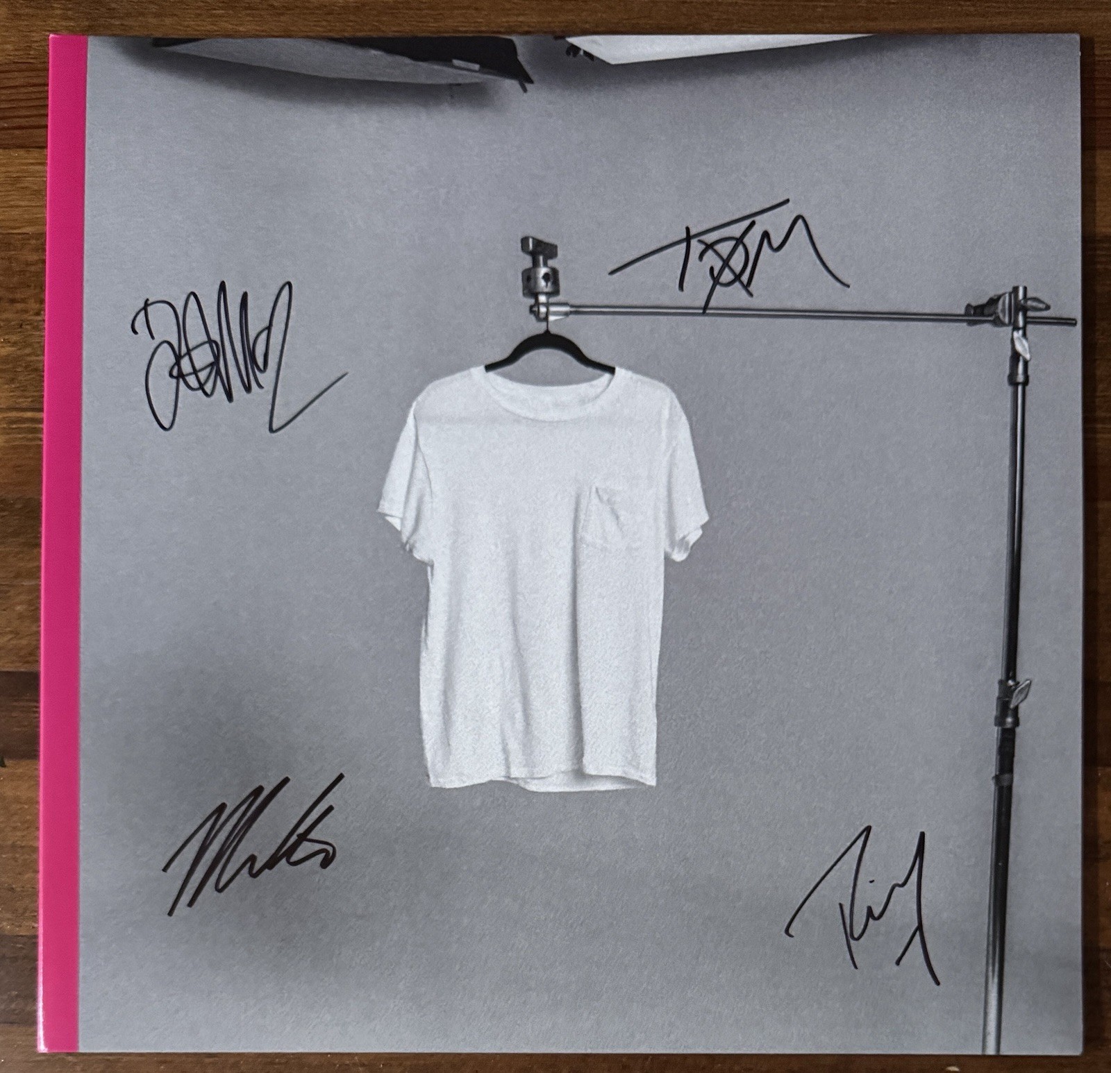 PLAIN WHITE T’s ENTIRE BAND SIGNED AUTOGRAPH PINK VINYL LP COVER Beckett BAS COA