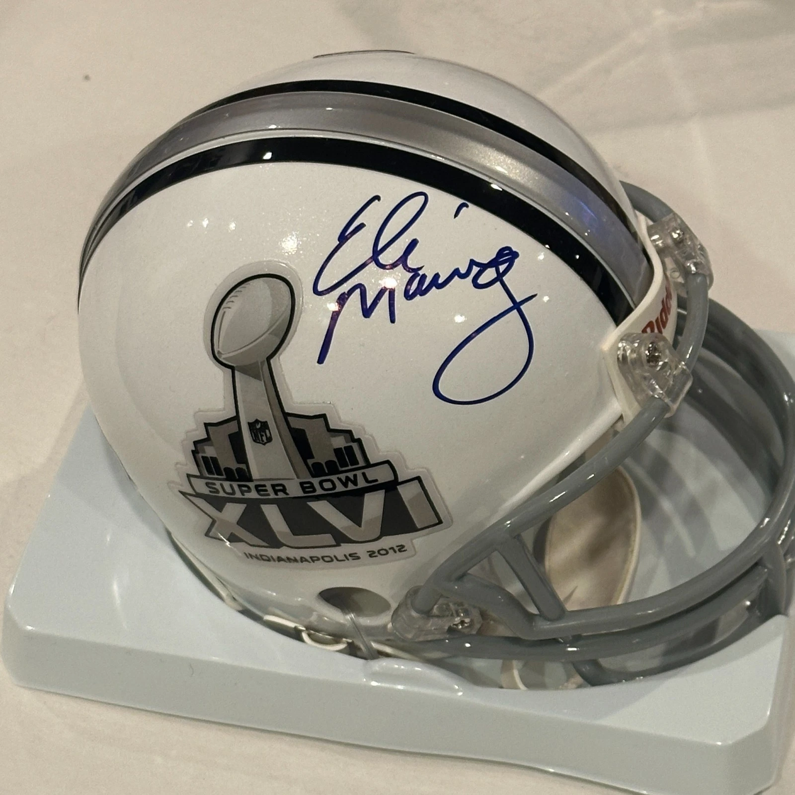 ELI MANNING (NY Giants) Signed SUPER BOWL XLVI Mini-helmet Beckett Auth BAS
