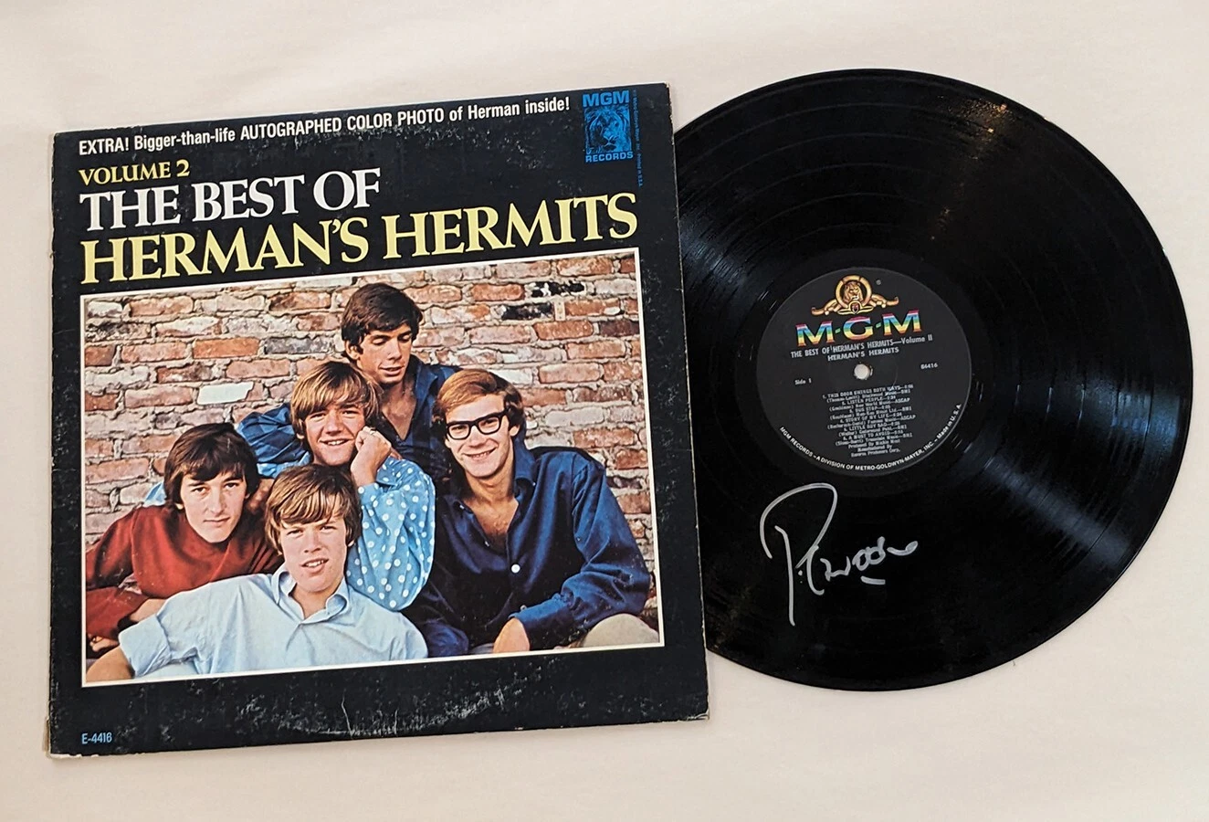 Peter Noone of Herman's Hermits SIGNED The Best Of Volume 2 Vinyl Record COA