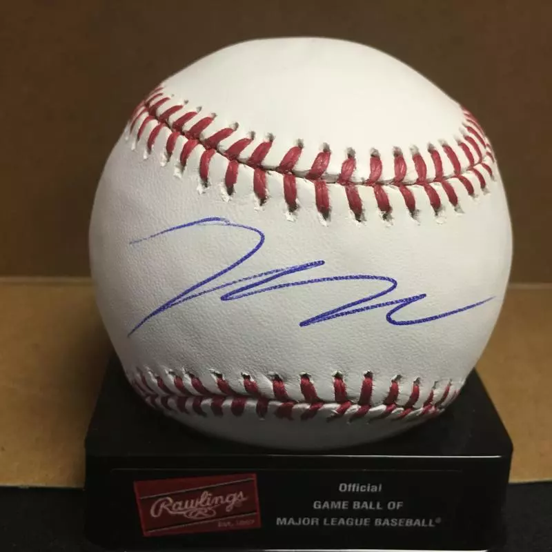 HECTOR NOESI YANKEES/MARINERS/WHITE SOX M.L. SIGNED BASEBALL W/COA