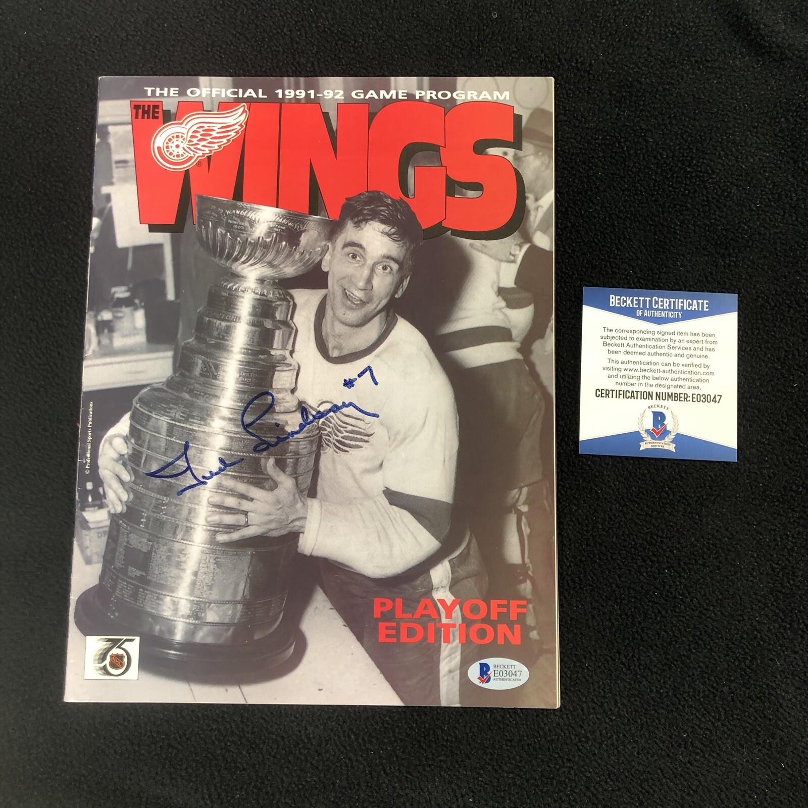 Ted Lindsay Signed 1992 Detroit Red Wings Playoff Game Program Beckett COA