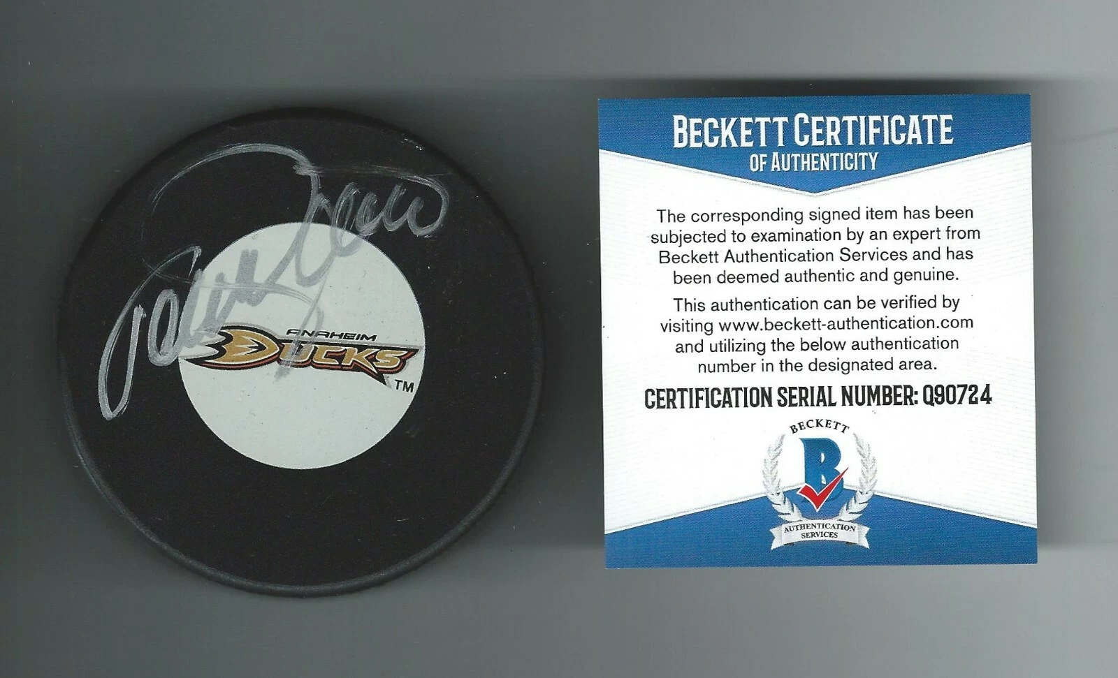 Teemu Selanne Signed Anaheim Ducks Puck Beckett COA Q90724