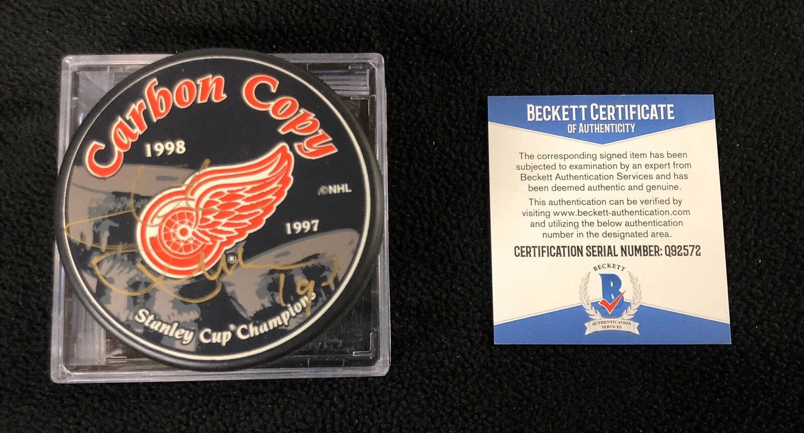 Steve Yzerman Signed Detroit Red Wings 97/98 Stanley Cup Champs Puck Beckett COA