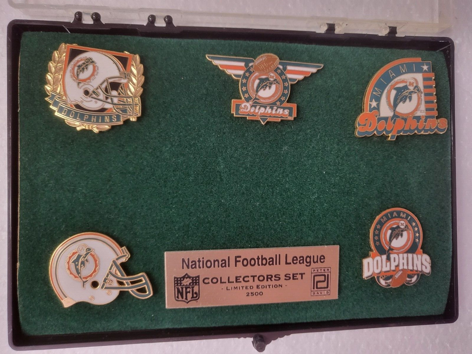VINTAGE 1990'S NFL FOOTBALL MIAMI DOLPHINS 5PC PIN SET PETER DAVID W/CASE
