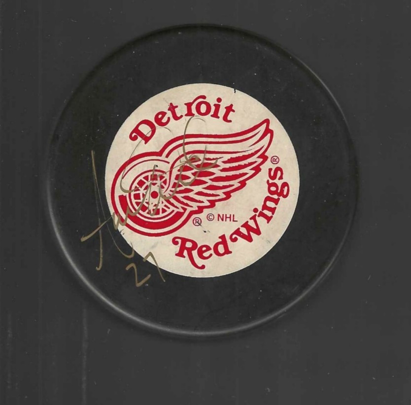 AARON WARD SIGNED DETROIT RED WINGS TRENCH PUCK COLLECTIBLE MEMORABILIA