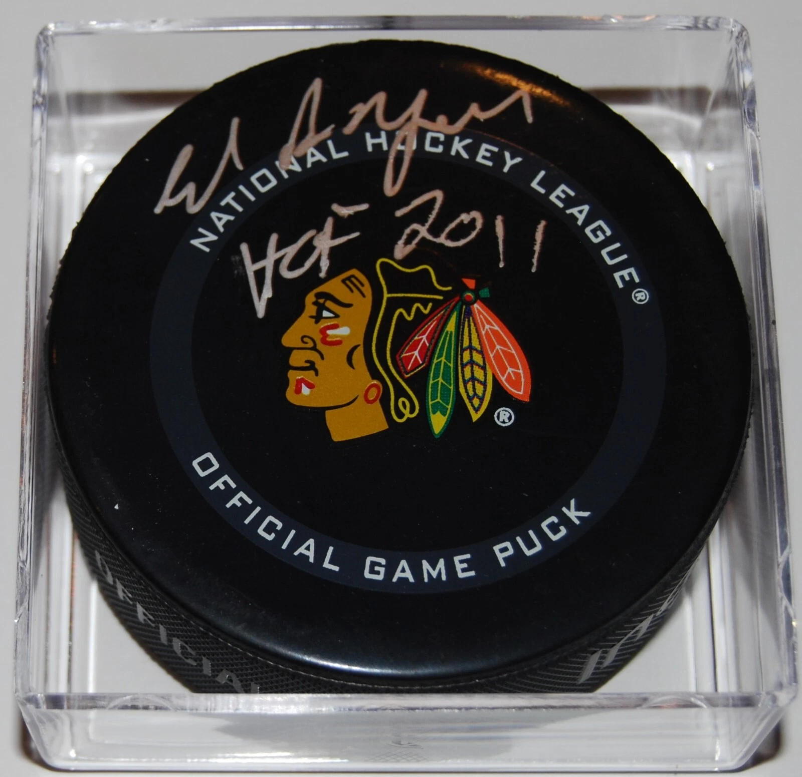 ED BELFOUR signed (CHICAGO BLACKHAWKS) Official game hockey puck BECKETT BG03057