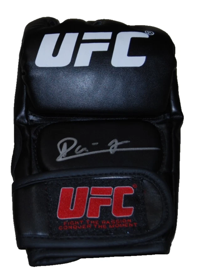 ALEXANDRE PANTOJA signed (UFC MMA autographed Fighting glove BECKETT BAS