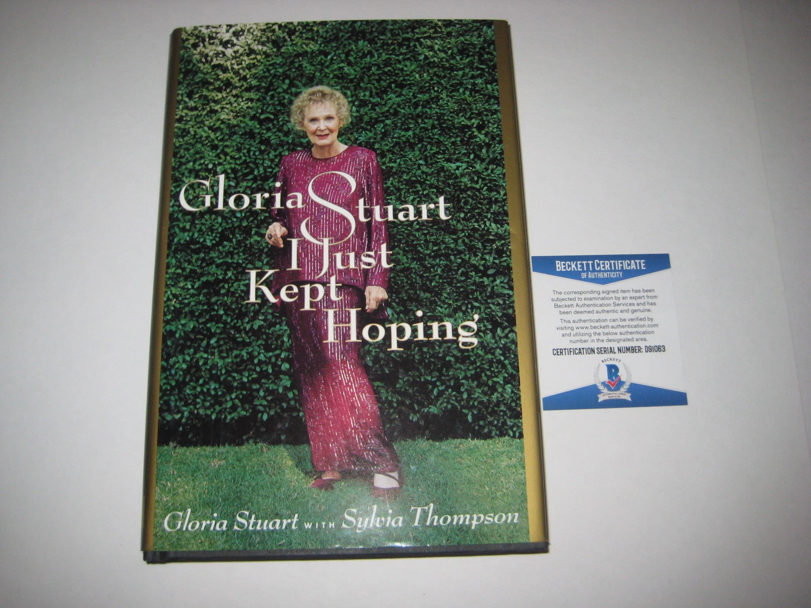 GLORIA STUART Signed I JUST KEPT HOPING Book w/ Beckett COA