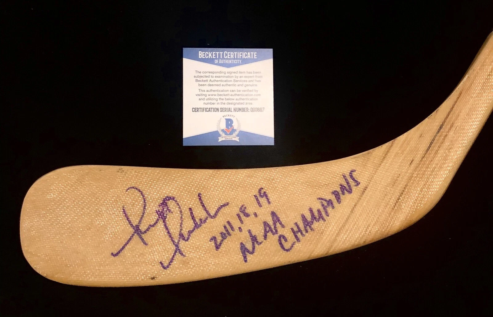 SCOTT SANDELIN SIGNED 3X NCAA CHAMPIONS MINNESOTA DULUTH STICK BECKETT Q90687 COLLECTIBLE MEMORABILIA