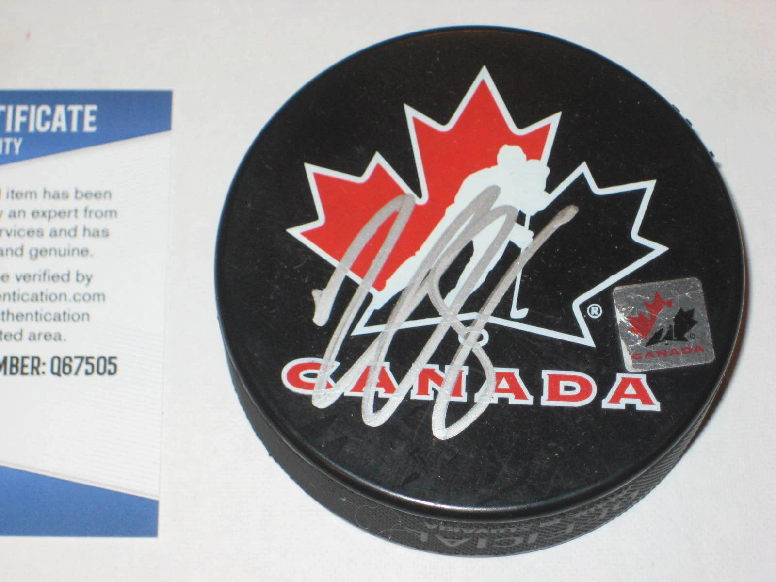 CLAUDE GIROUX (Philadelphia FLYERS) Signed TEAM CANADA Puck w/ Beckett COA