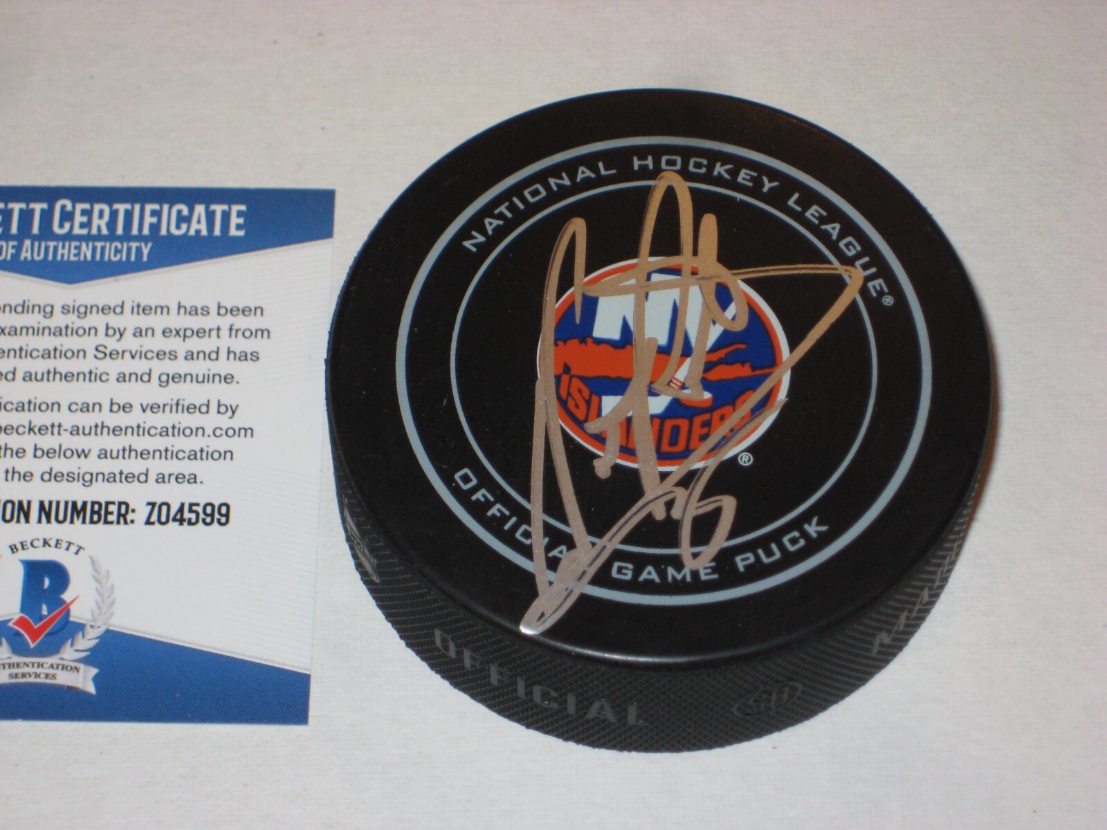 DENIS POTVIN Signed NY ISLANDERS Official GAME Puck w/ Beckett COA (BAS)