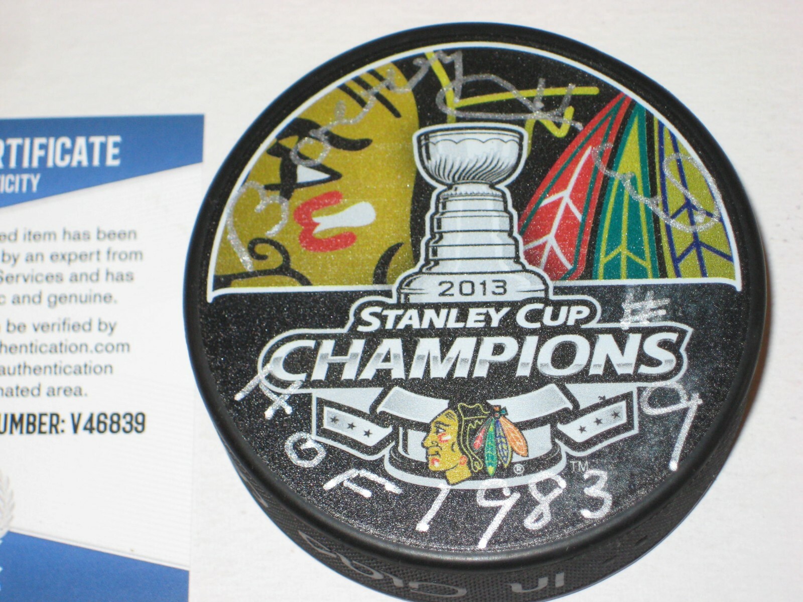 BOBBY HULL (Blackhawks) Signed 2013 STANLEY CUP CHAMPS Puck w/ Beckett COA & Ins