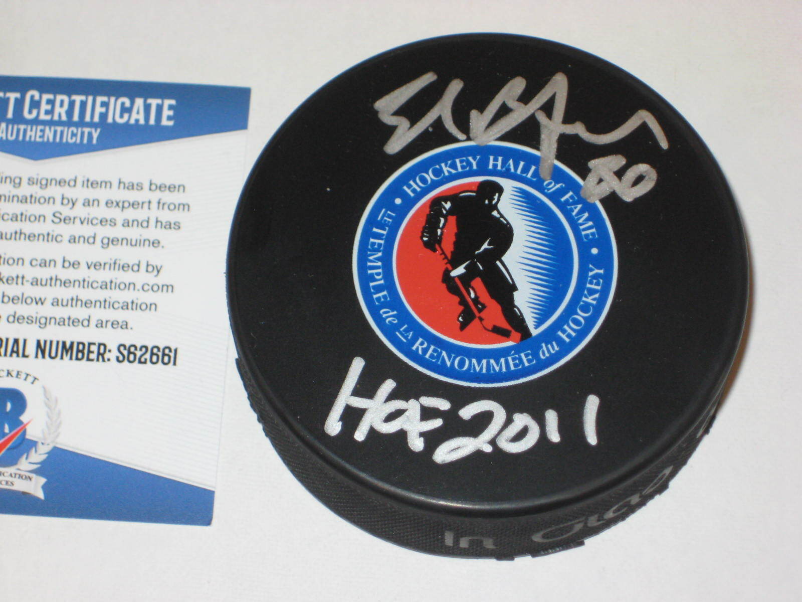 ED BELFOUR (Chicago Blackhawks) Signed HALL OF FAME Puck w/ Beckett COA & Inscrp