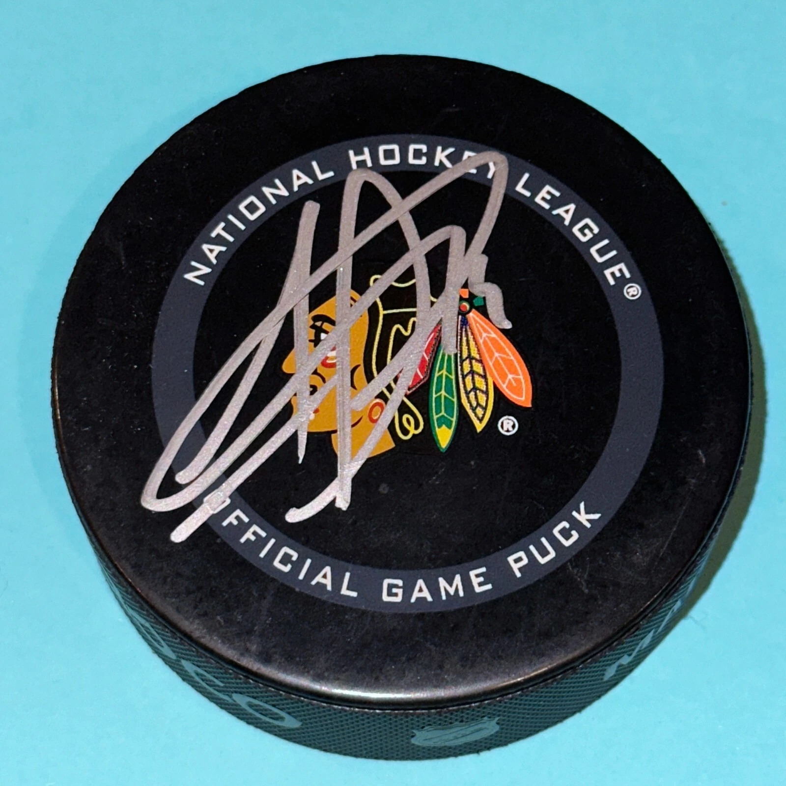 JONATHAN TOEWS Signed Chicago BLACKHAWKS Official GAME Puck Beckett Auth. BAS
