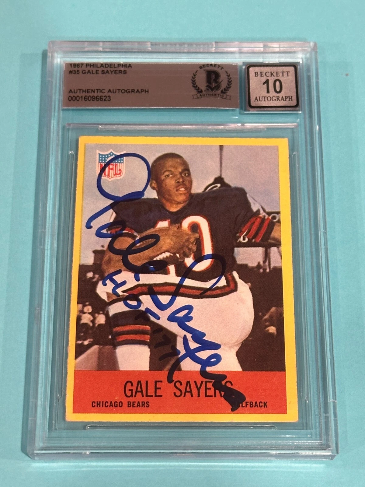 GALE SAYERS Signed 1967 PHILADELPHIA Card #35 Beckett Auth GRADED 10  BAS w/ HOF