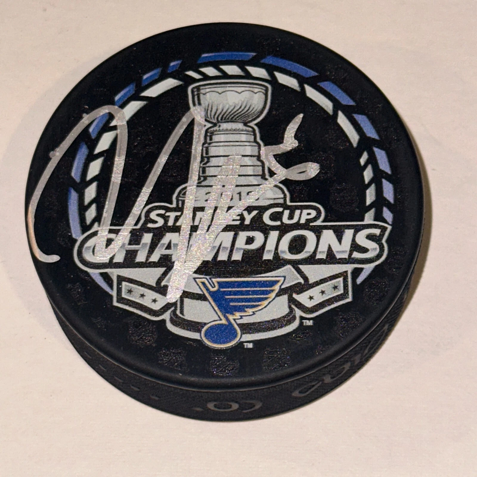 BRAYDEN SCHENN (Blues) Signed 2019 STANLEY CUP CHAMPIONS Puck Beckett Auth (BAS)