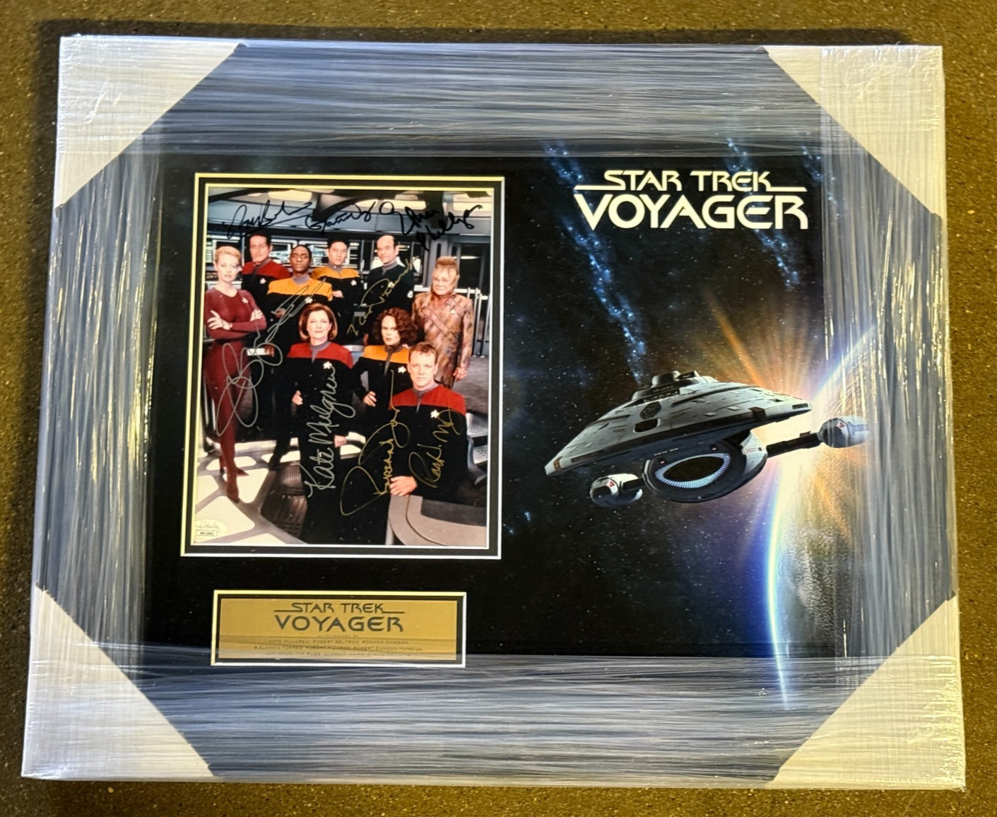 Star Trek Voyager Main Cast Signed Framed & Matted 8x10 Photo JSA LOA COA