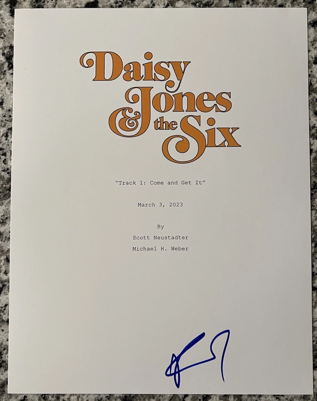 RILEY KEOUGH SIGNED SCRIPT DAISY JONES & THE SIX TV SHOW AUTHENTIC AUTOGRAPH COA