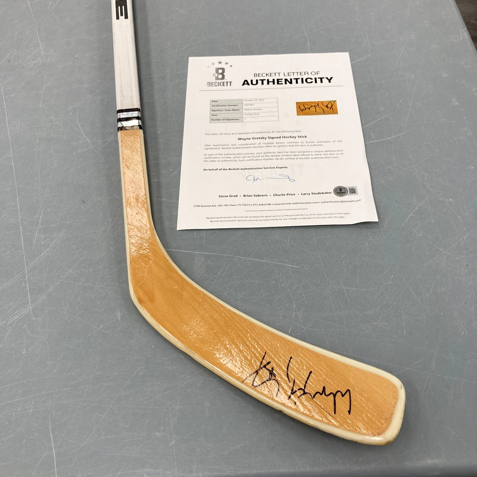 WAYNE GRETZKY SIGNED GAME MODEL HOCKEY STICK BECKETT COA COLLECTIBLE MEMORABILIA