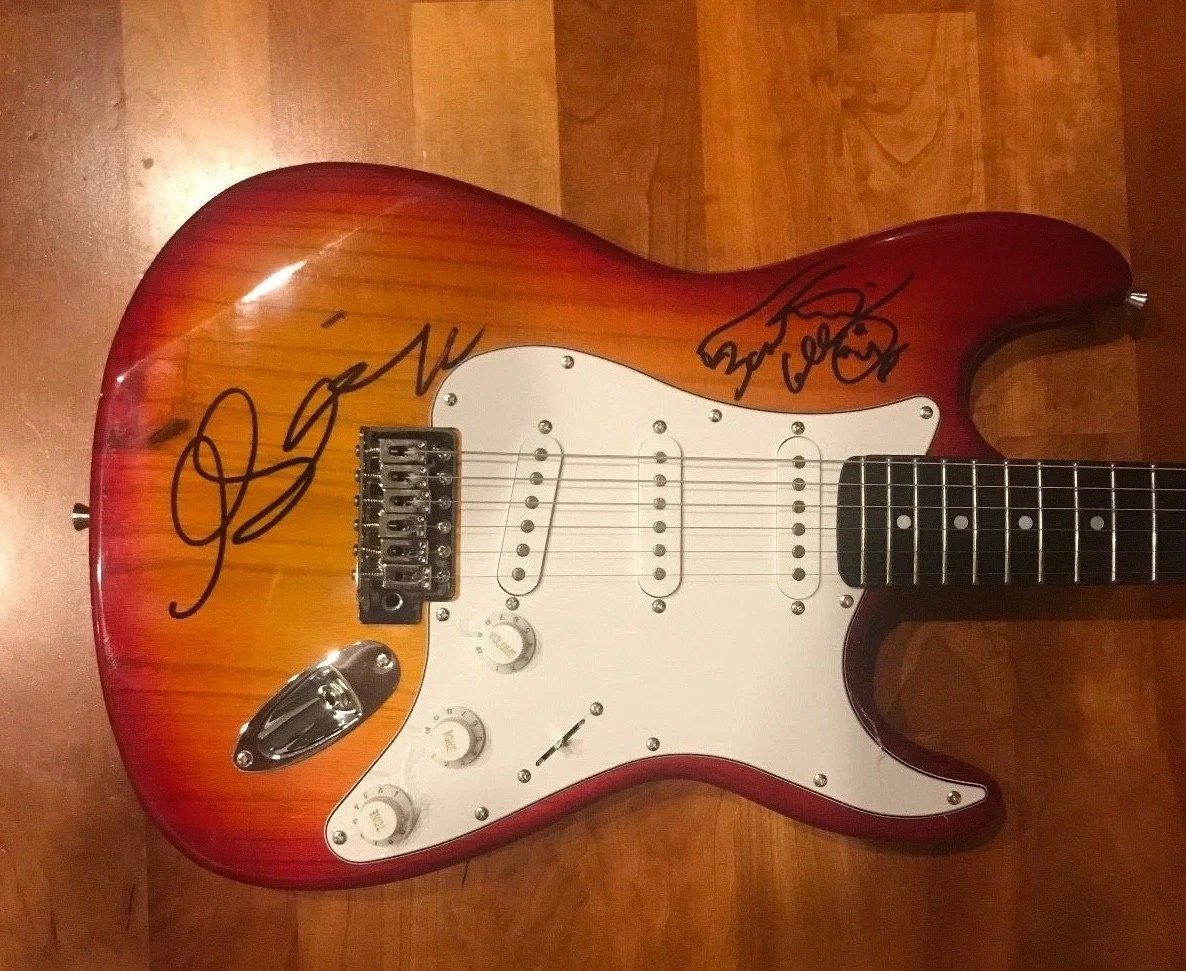 * PARLIAMENT FUNKADELIC * signed guitar * BOOTSY & GEORGE CLINTON * ACOA LOA * 2