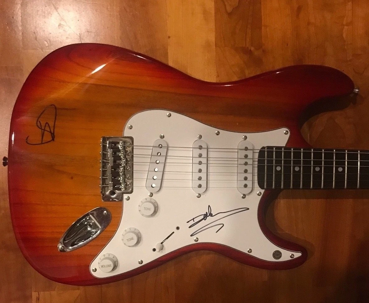 * TRAFFIC * signed electric guitar * DAVE MASON & STEVE WINWOOD * PROOF * 2