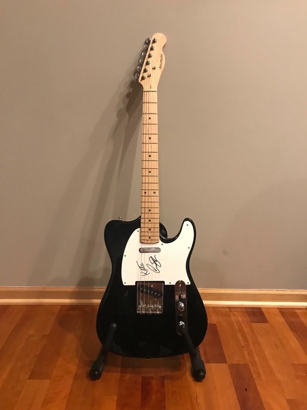 * THE B-52's * signed electric guitar * CINDY WILSON & KATE PIERSEN * 3