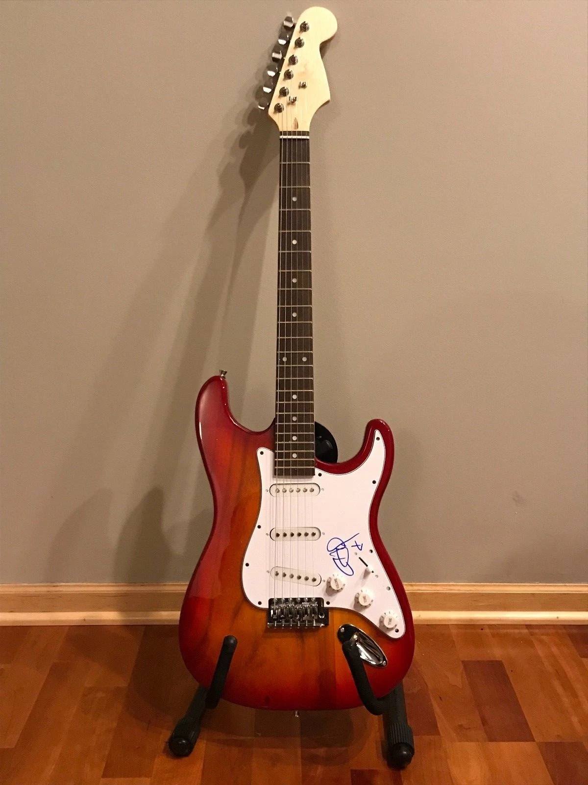 * CHRIS HILLMAN * signed electric guitar * THE BYRDS * THE BURRITO BROTHERS * 3