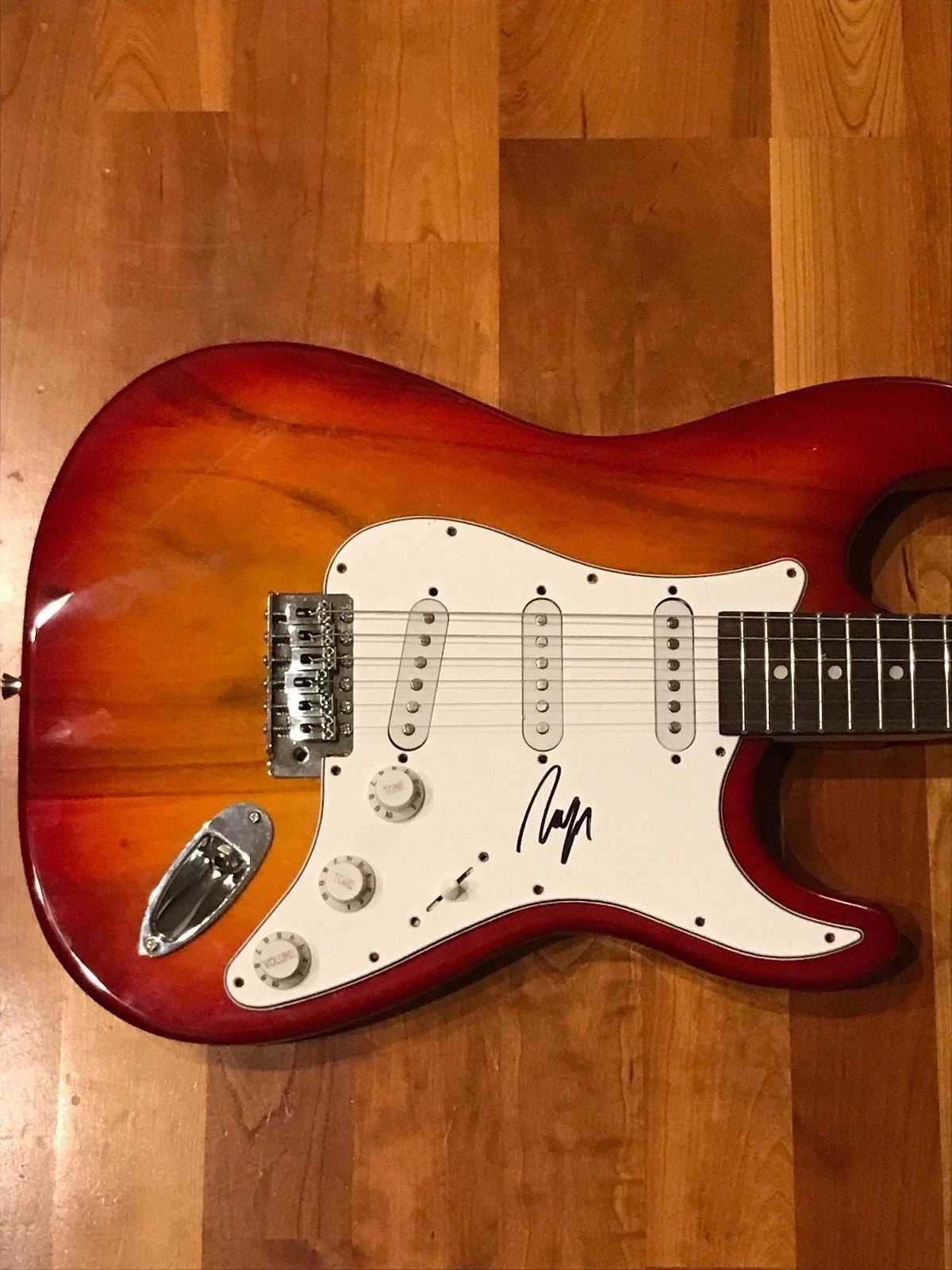 * RAY DAVIES * signed autographed electric guitar * THE KINKS * 1