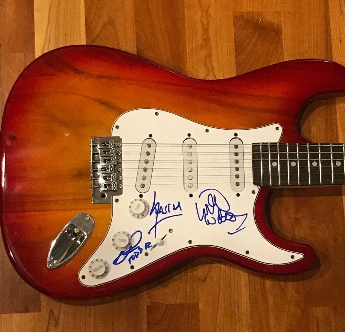*UTOPIA* signed electric guitar *TODD RUNDGREN,  WILLIE WILCOX,  KASIM SULTON* 3