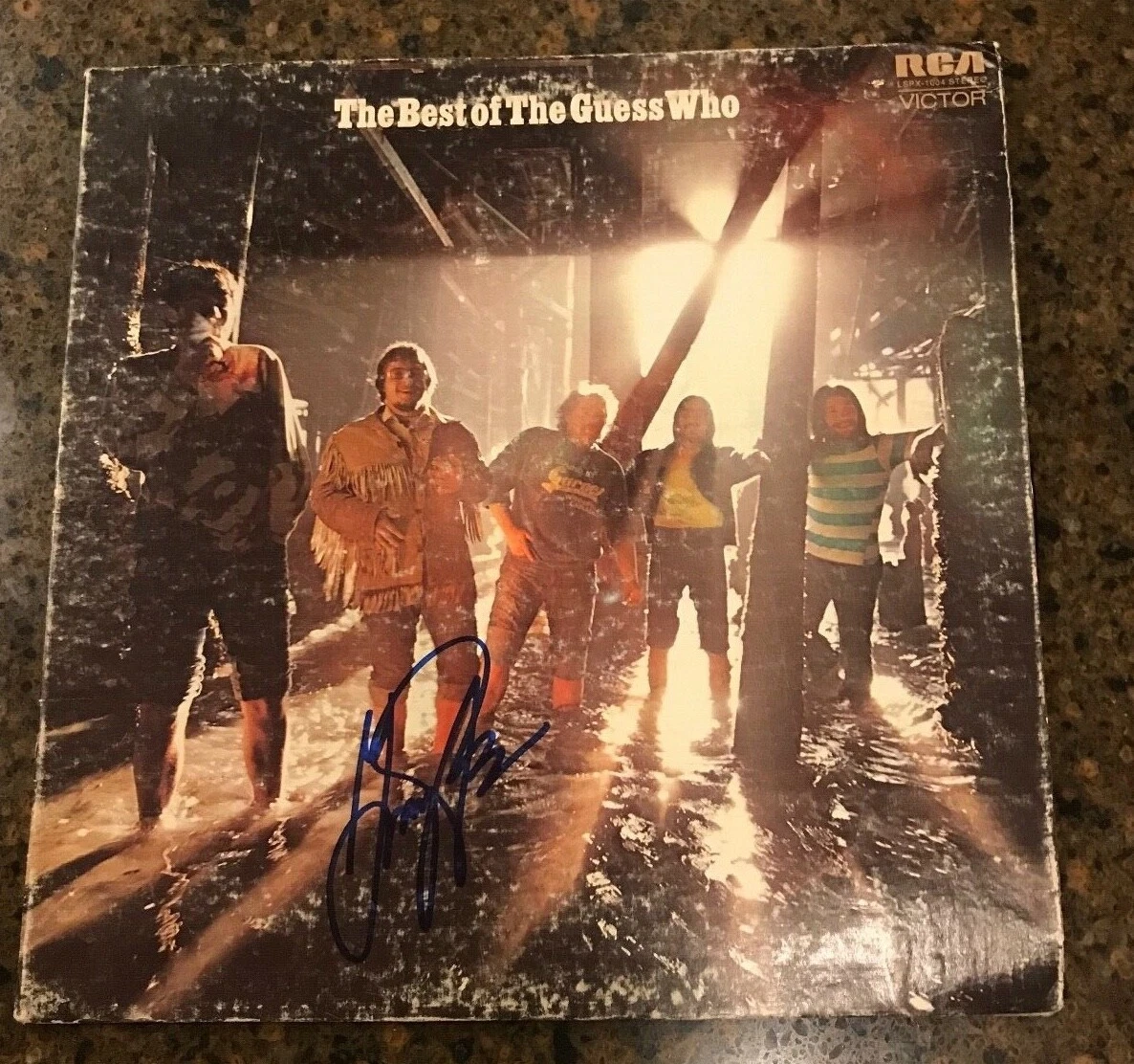 * GARRY PETERSON * signed album * THE BEST OF THE GUESS WHO * 1