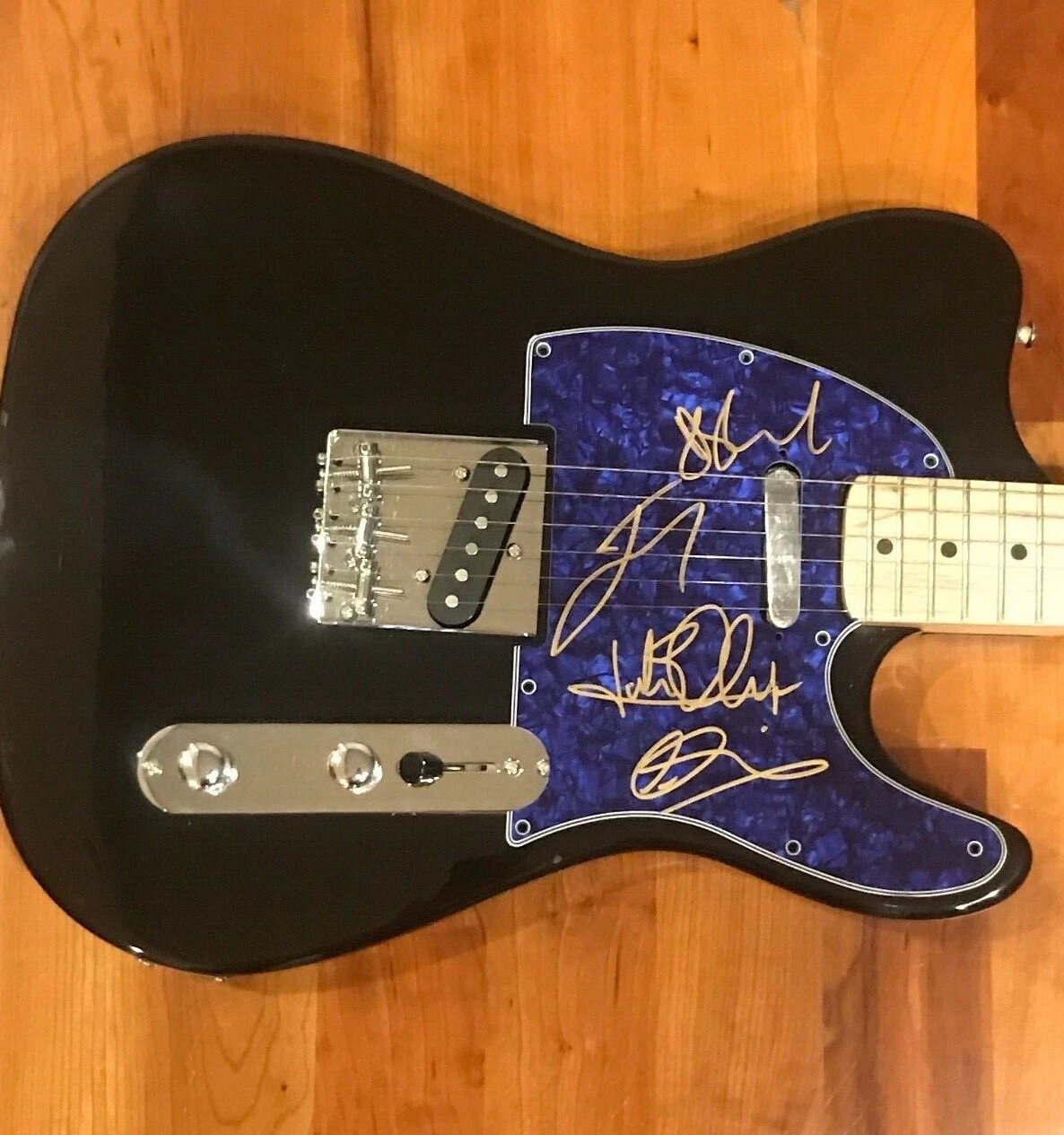 * THE STRUTS * signed electric guitar * LUKE SPILLER, JED, GETHIN & ADAM * 1