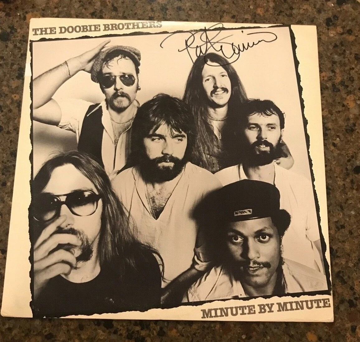 * PATRICK SIMMONS * signed vinyl album *THE DOOBIE BROTHERS* MINUTE BY MINUTE *