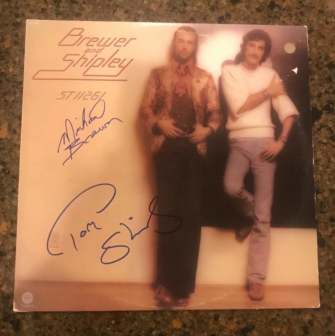 * MICHAEL BREWER &  TOM SHIPLEY * signed autographed album * ST11261* 1